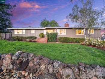102 Hillcrest Dr