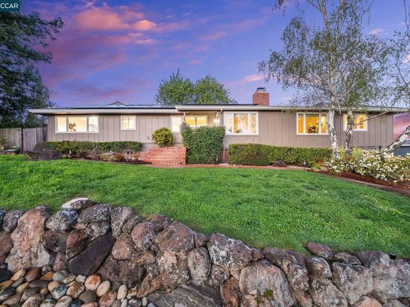102 Hillcrest Dr, Orinda CA 94563