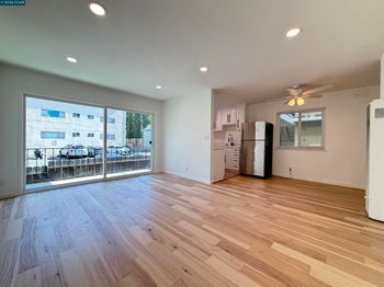 10 Moss Ave