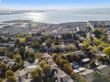 24 Bayside Ct