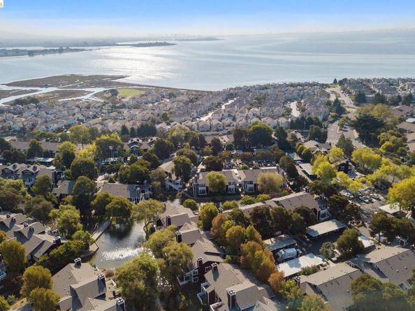 24 Bayside Ct, Richmond CA 94804