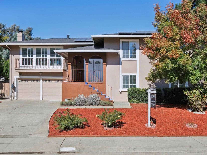 3247 Round Hill Drive, Hayward CA 94542