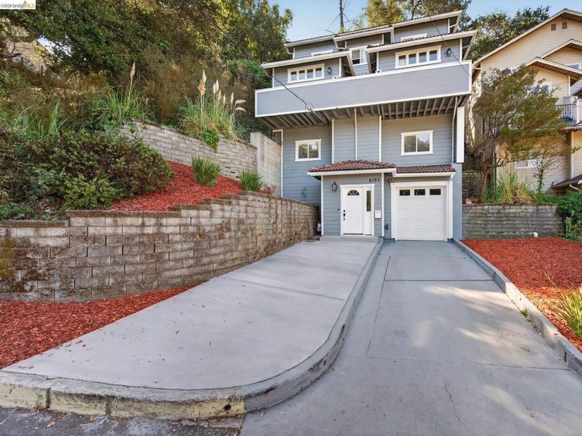 6193 Oakdale Ave, Oakland CA 94605