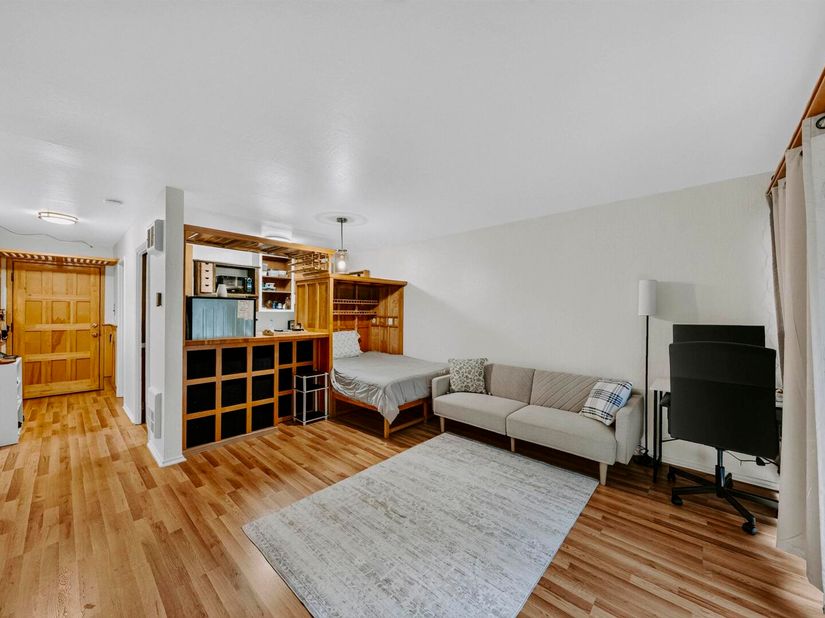 425 Orange St 210, Oakland CA 94610
