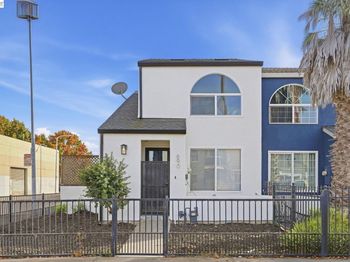 890 Bissell Ct