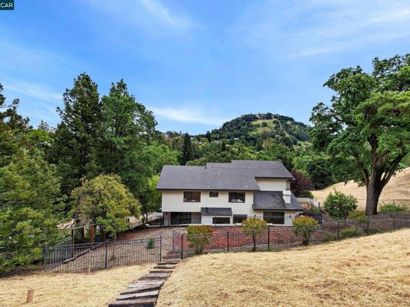 58 Saddle Rd., Walnut Creek CA 94595