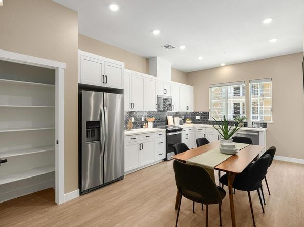 28928 Parkridge Loop 105, Hayward CA 94544