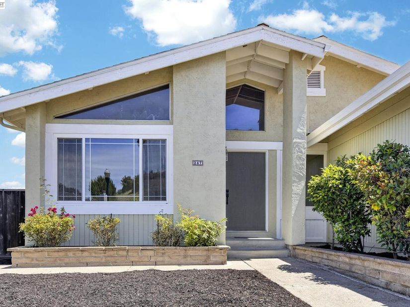 247 Sparrow Dr, Hercules CA 94547