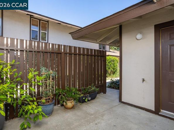 5468 Roundtree Pl P, Concord CA 94521