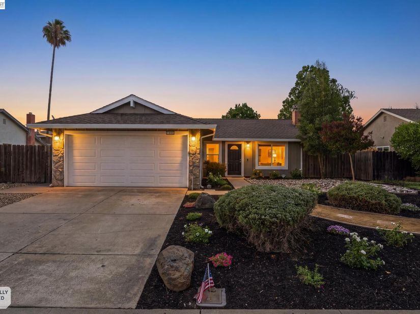 1665 Honeysuckle Rd, Livermore CA 94551
