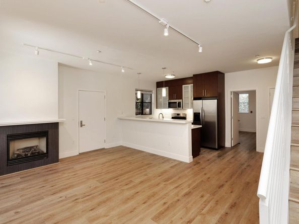 1565 32nd Street 4, Oakland CA 94608