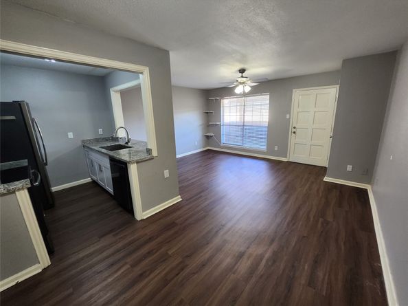 4500 Sherwood Lane 10, Houston TX 77092