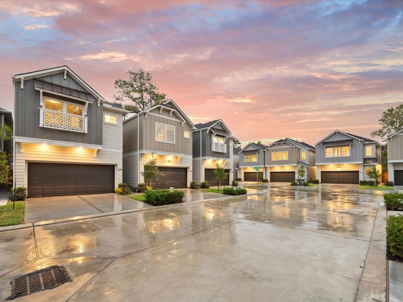 5215 Amber Sunrise Drive, Houston TX 77018