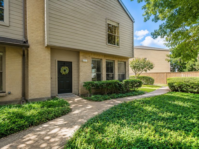 2100 Tanglewilde Street 77, Houston TX 77063