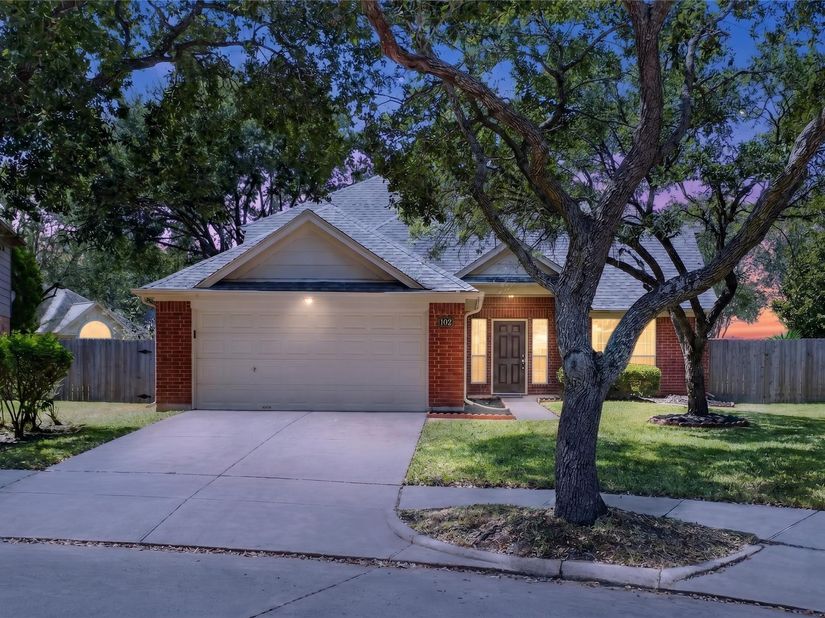 102 Lissa Lane, Sugar Land TX 77479