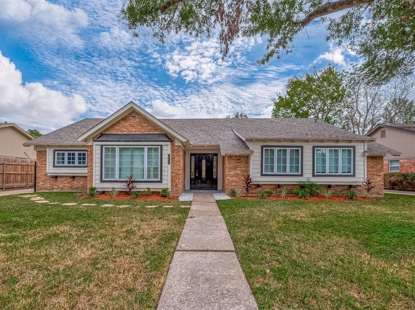 5622 Valkeith Drive, Houston TX 77096