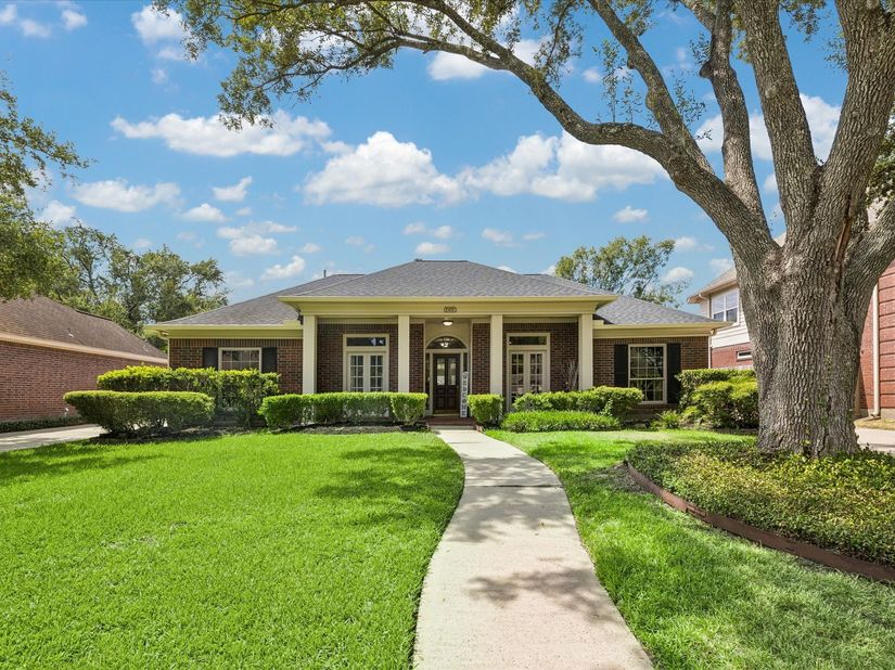 15835 Echo Lodge Drive, Houston TX 77095