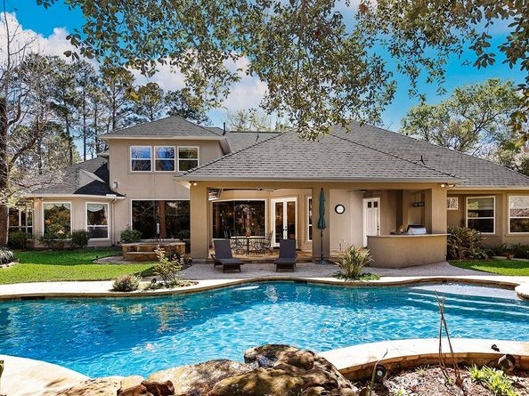 22 W Bracebridge Circle, The Woodlands TX 77382