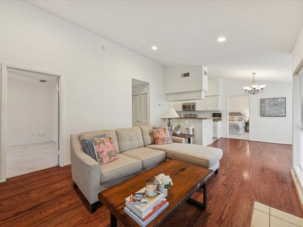 1881 Bering Drive 82, Houston TX 77057