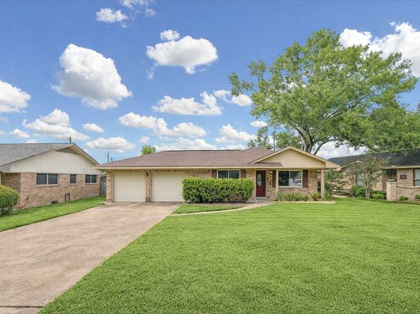 1607 Willowby Drive, Houston TX 77008
