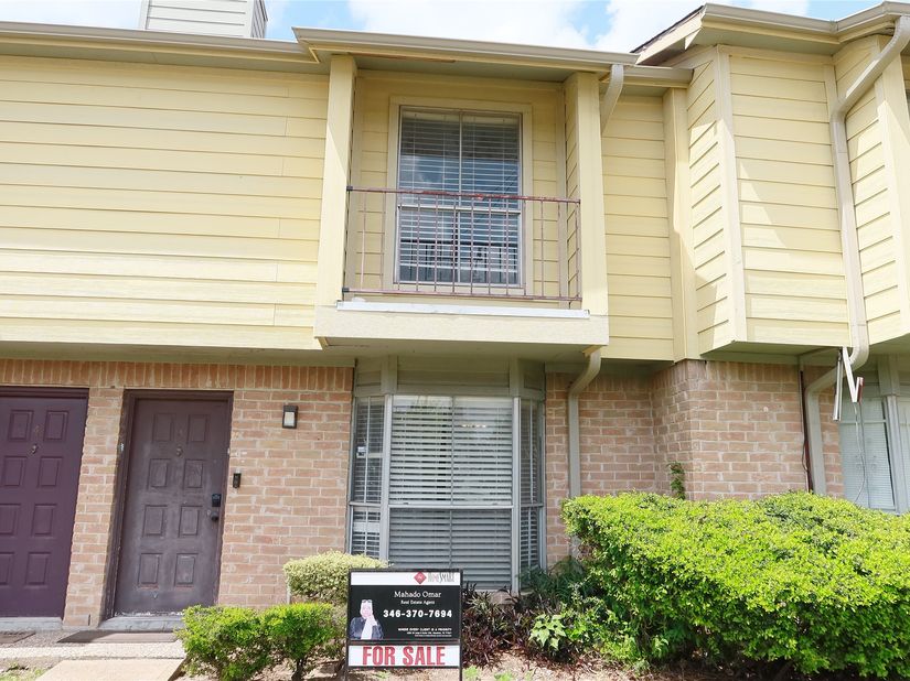 9350 Country Creek Drive 3, Houston TX 77036