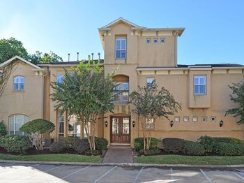 6215 Sutherland Square