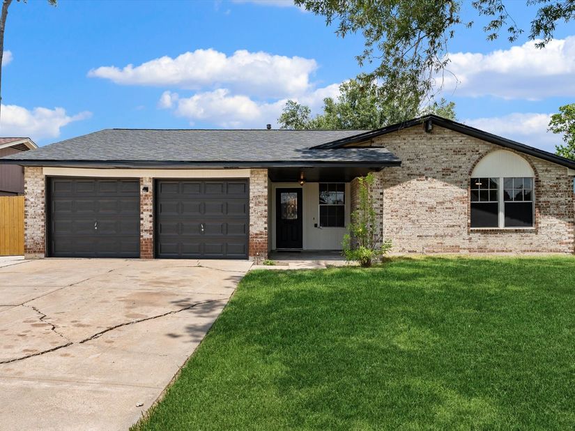 12119 Crystalwood Drive, Houston TX 77013