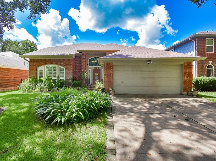 222 High Meadows Drive, Sugar Land TX 77479