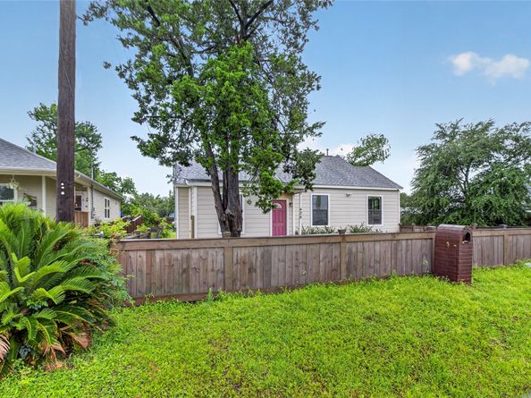 428 Van Molan Street, Houston TX 77022