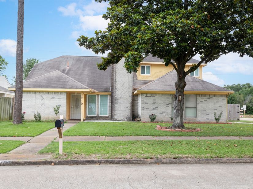 15119 Plaza Libre Drive, Houston TX 77083