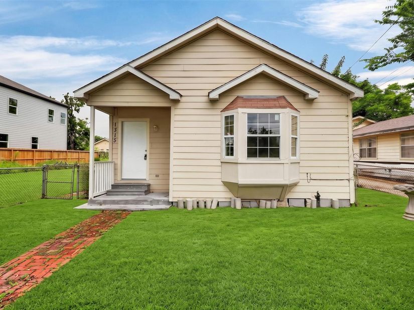 1315 E 33rd Street, Houston TX 77022