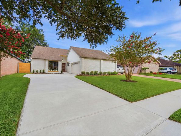 1838 Rock Fence Drive, Richmond TX 77406