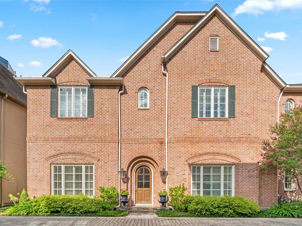 107 Wynden Trace Lane, Houston TX 77056