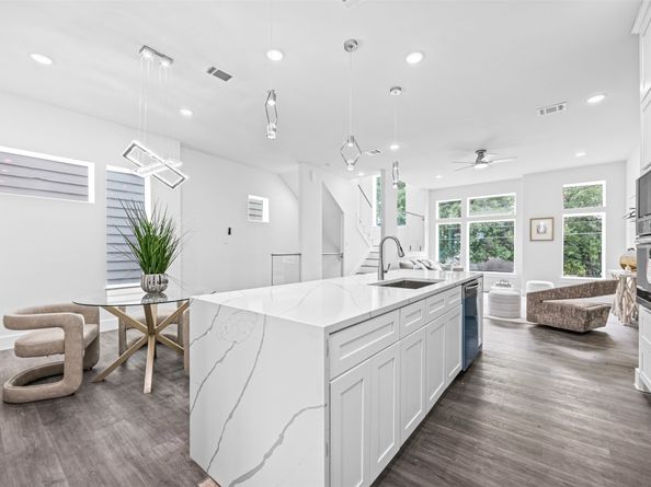 6721 Saint Augustine Street, Houston TX 77021