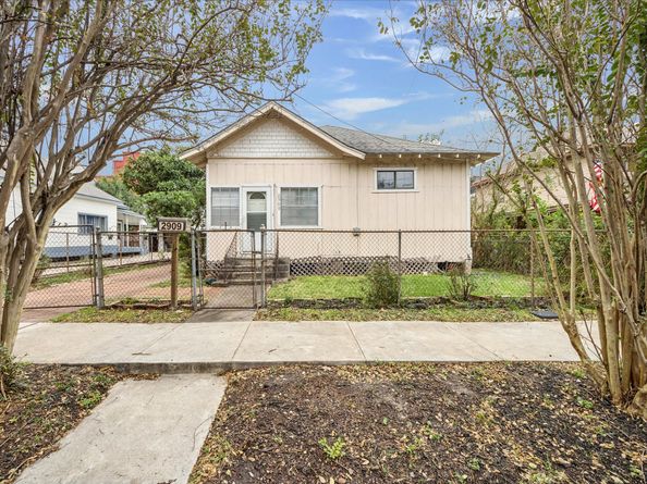 2909 Sherman Street, Houston TX 77003