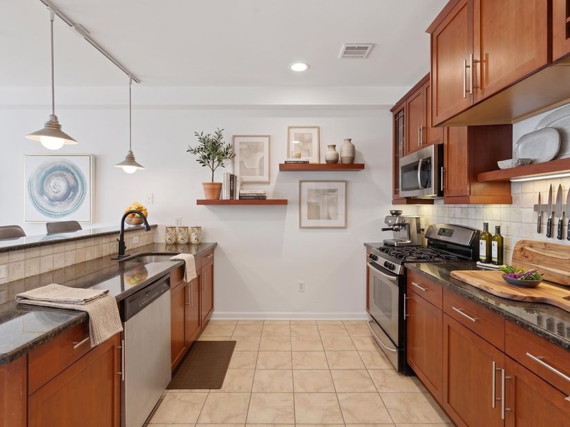 203-207 Hackensack Plank Rd 5B, Weehawken NJ 07086