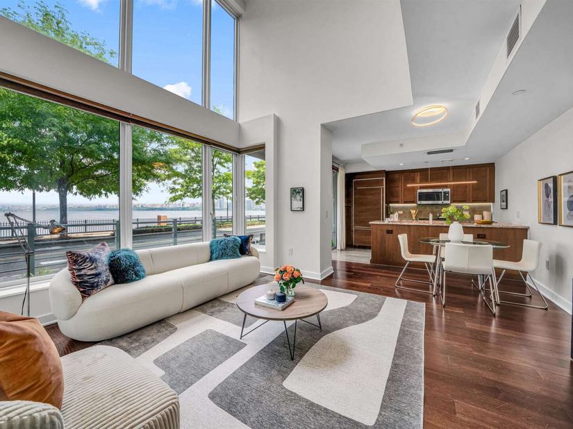 1000 Avenue At Port Imperial TH102, Weehawken NJ 07086