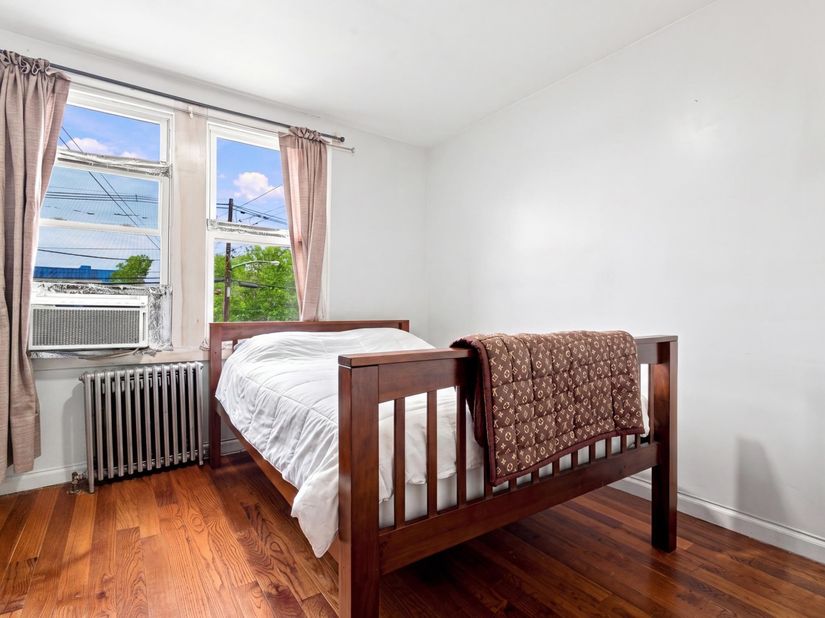 80 Mallory Ave, Jersey City NJ 07304