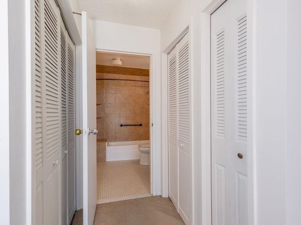 418 Harmon Cove Tower, Secaucus NJ 07094
