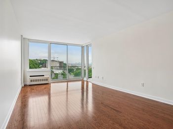 1215 Hudson Park
