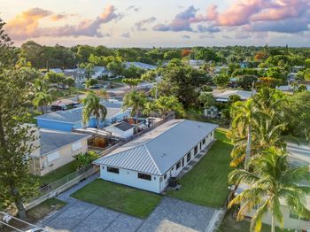 303/305 De Carie Street