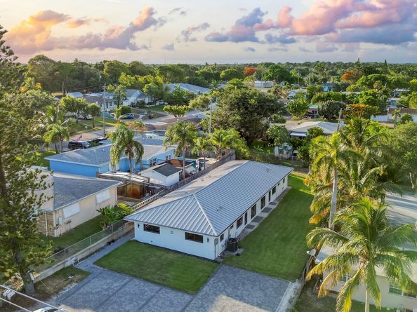 303/305 De Carie Street, Delray Beach FL 33444