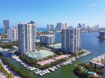 3600 Mystic Pointe Drive