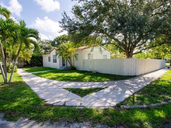 2727 Calusa Street