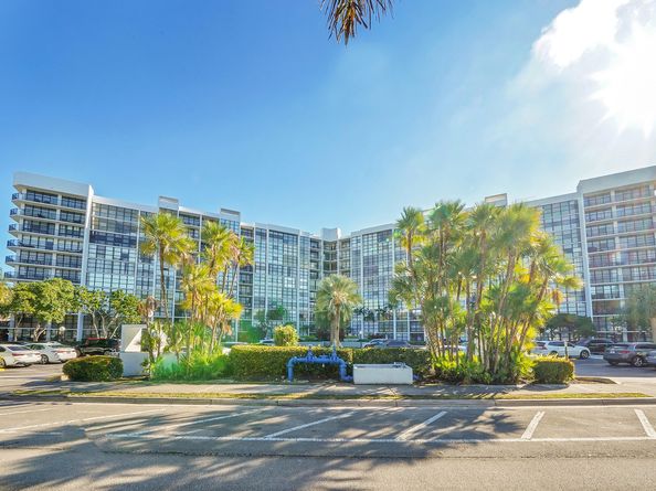 1000 Parkview Drive Unit 306, Hallandale Beach FL 33009