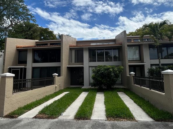 750 E Coco Plum Circle 2, Plantation FL 33324