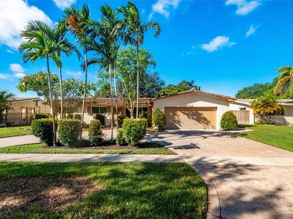 1940 NW 107 Ave, Pembroke Pines FL 33026