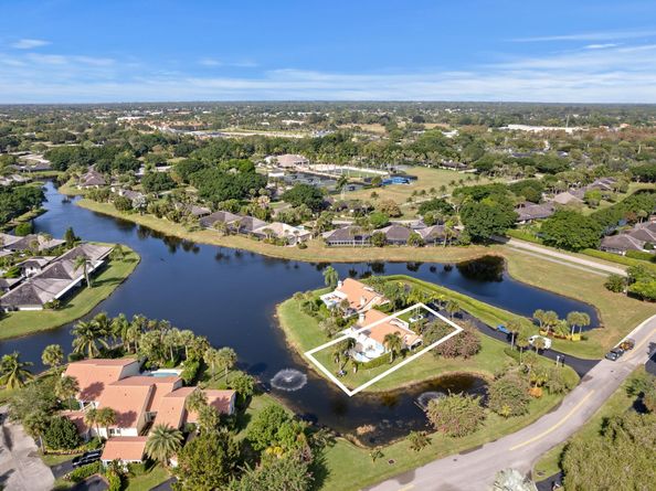 2211 Las Casitas Drive, Wellington FL 33414