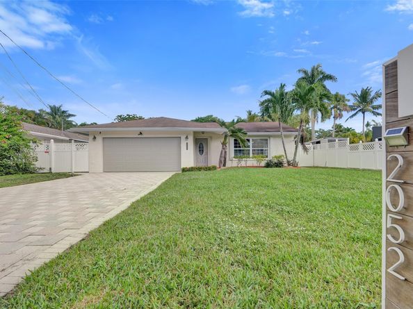 2052 SW 28th Way, Fort Lauderdale FL 33312