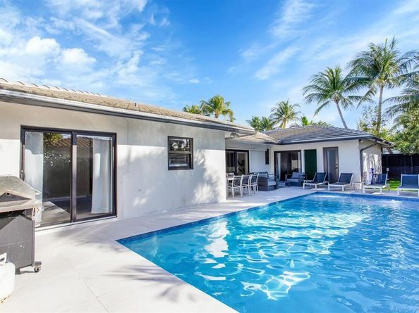 24 Castle Harbor Is, Fort Lauderdale FL 33308